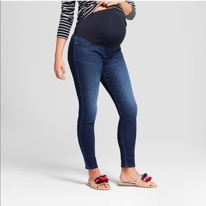 Ingrid and Isabel maternity high rise skinny Jean